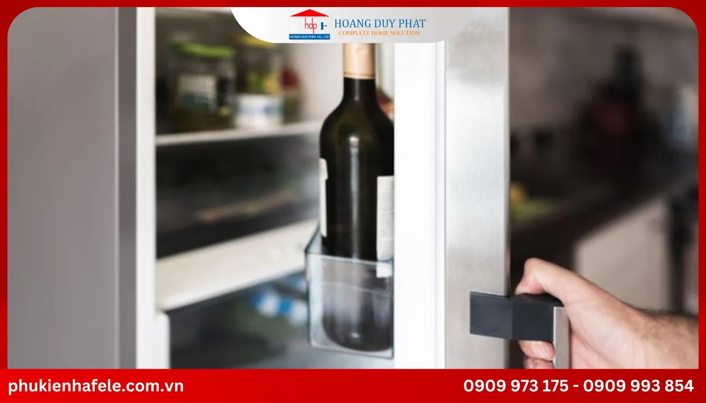 Để vảo tủ lạnh là cách bảo quản rượu vang sau khi mở nắp