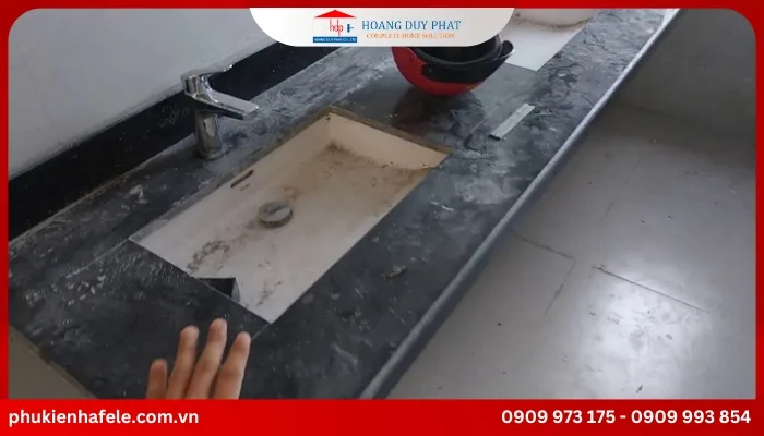 Cách khoét bàn chuẩn để lắp đặt chậu rửa bát âm bàn đá