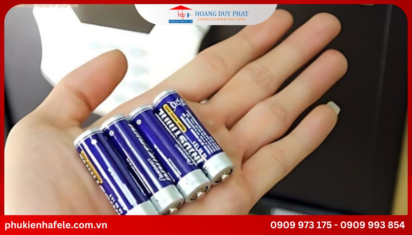 Cách chọn pin để thay pin khóa điện tử hafele